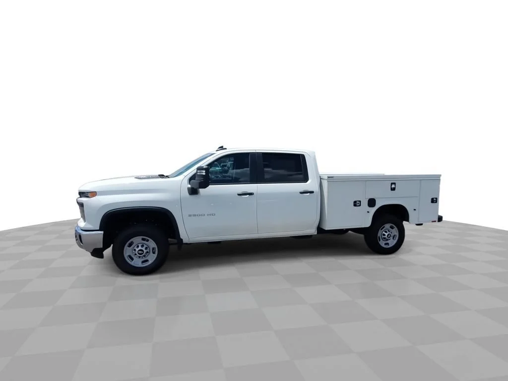 New 2026 Summit White Chevrolet WT image 5