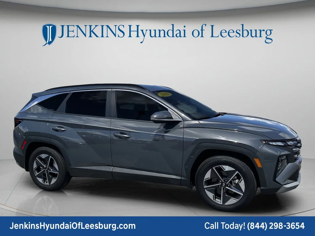 Used 2025 Gray Hyundai SEL Convenience image 2