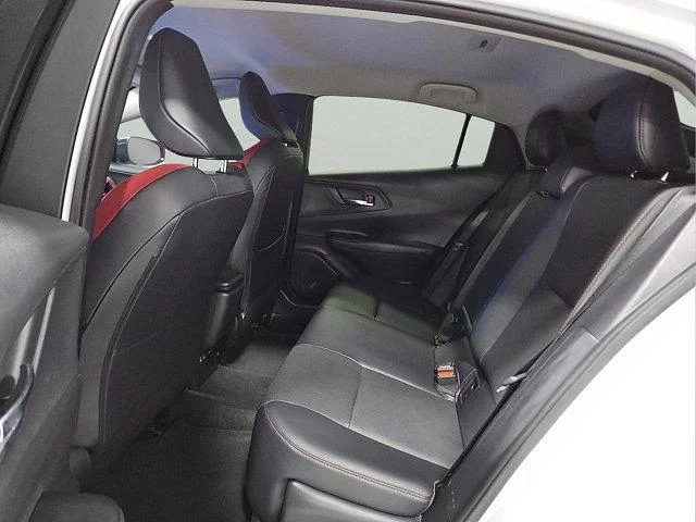 Certified Used 2023 PLATINUM WHITE PEARL MC. Toyota  image 6