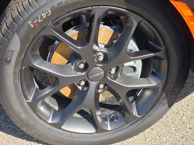 New 2027 Diamond Black Crystal Pearl-Coat Exterior Paint Chrysler Limited image 24