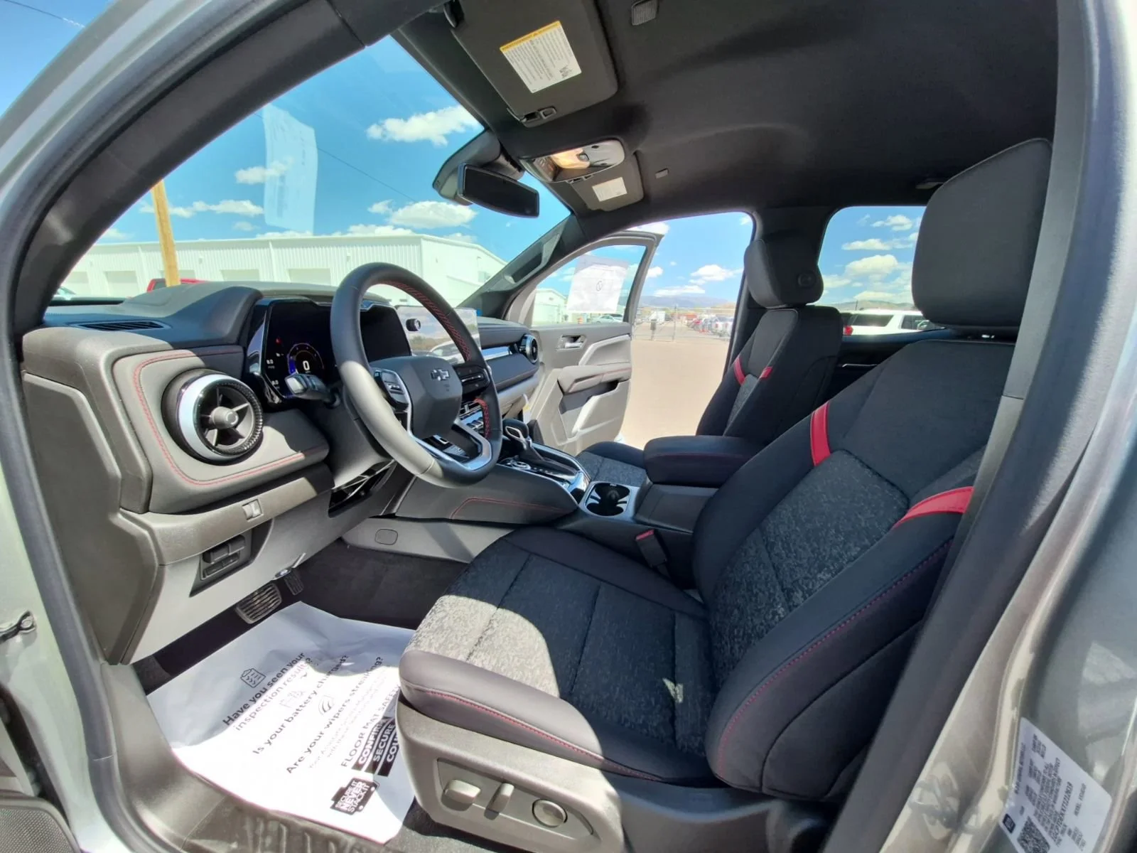 2026 Chevrolet Colorado Z71 - Photo 15