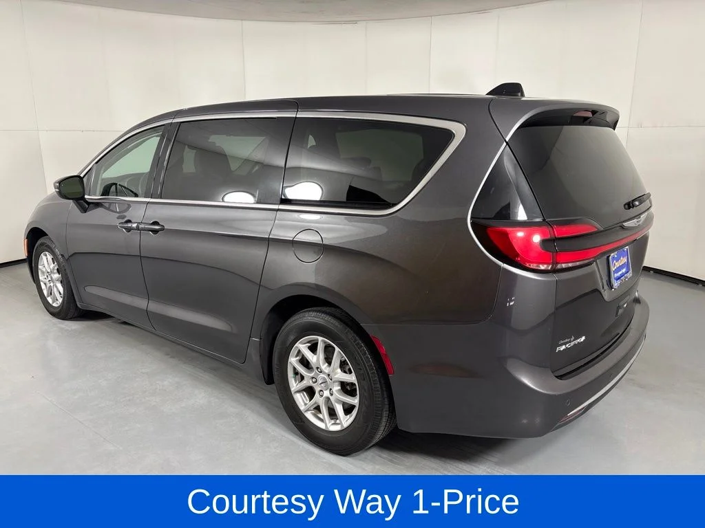 Used 2023 Gray Chrysler Touring L image 8