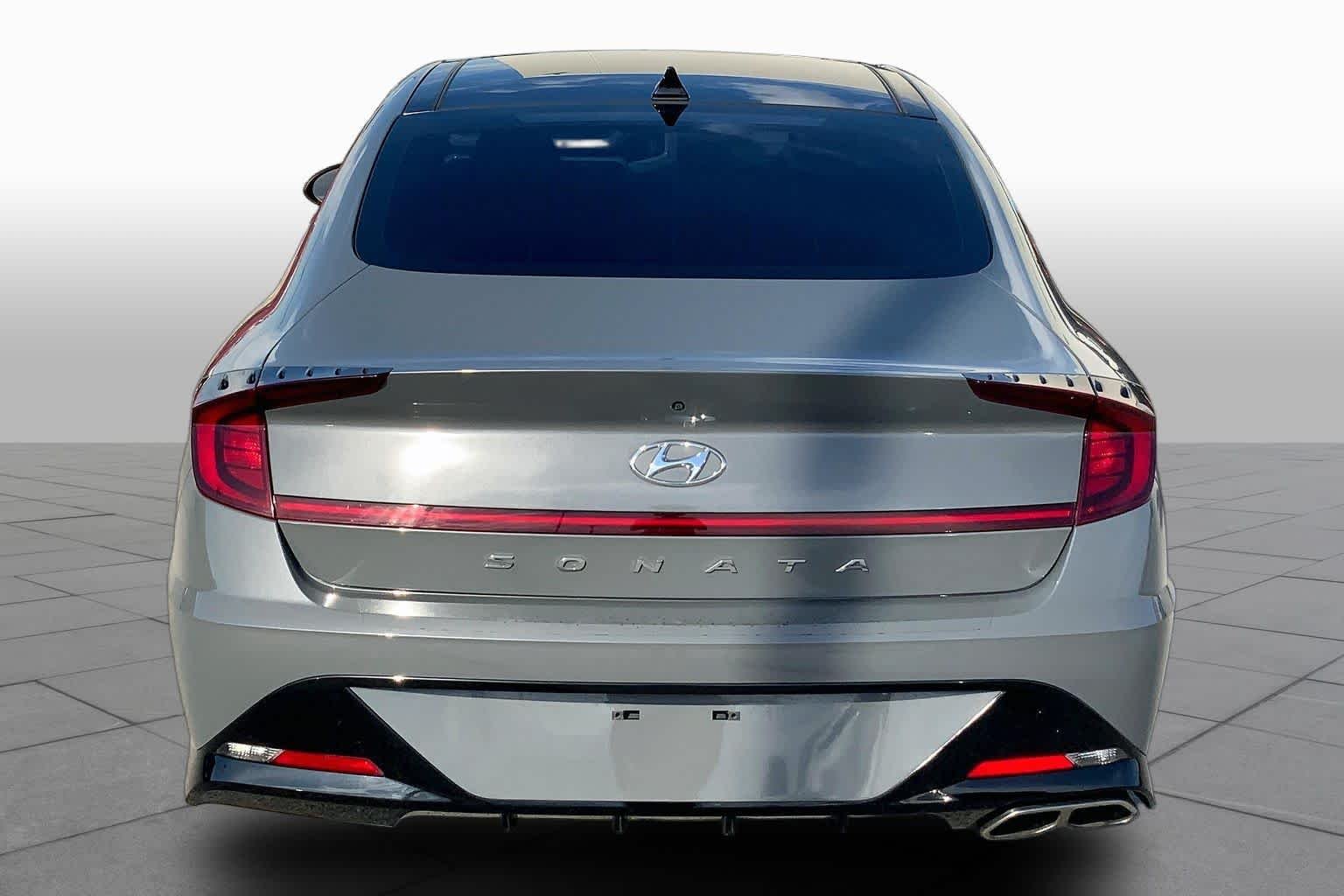 Used 2023 Hampton Gray Hyundai SEL image 5