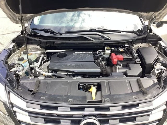 Used 2024 Champagne Silver Metallic Nissan Platinum image 22