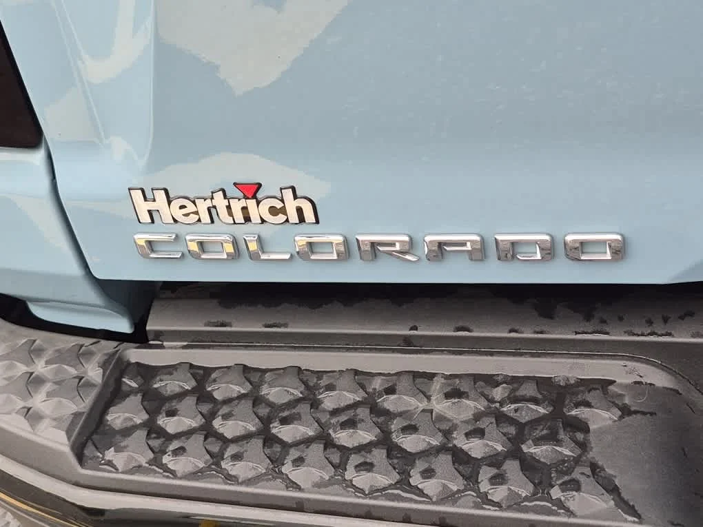 Used 2026 Snowdrift Metallic Chevrolet 4WD Z71 image 19