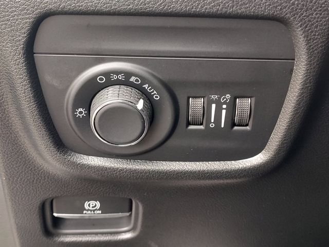 New 2026 Bright White Clear-Coat Exterior Paint Jeep Altitude image 26