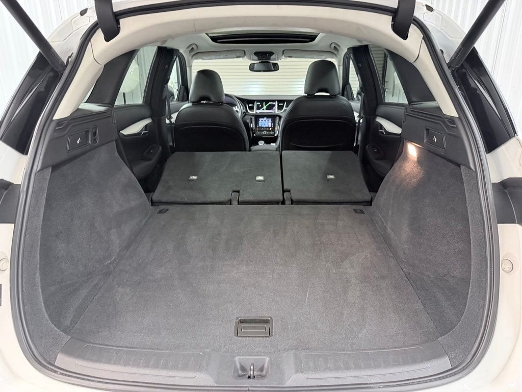 Used 2020 White INFINITI LUXE image 31