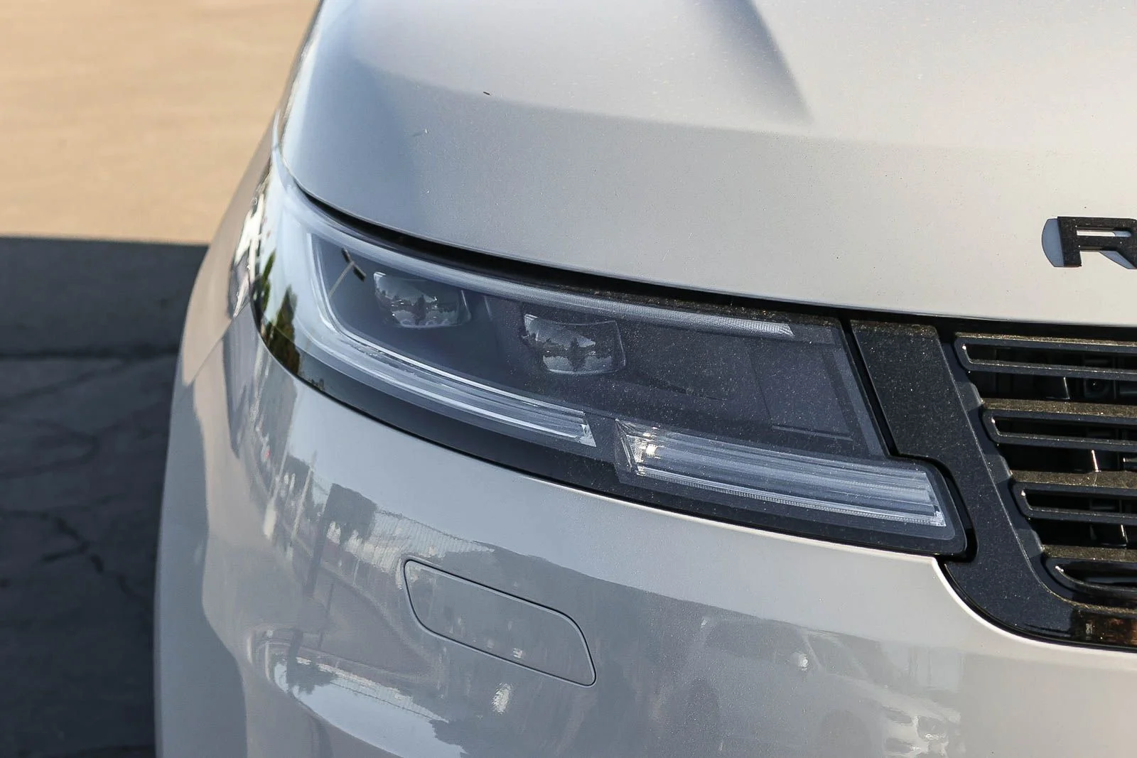 New 2026 Borasco Grey Land Rover SE image 15