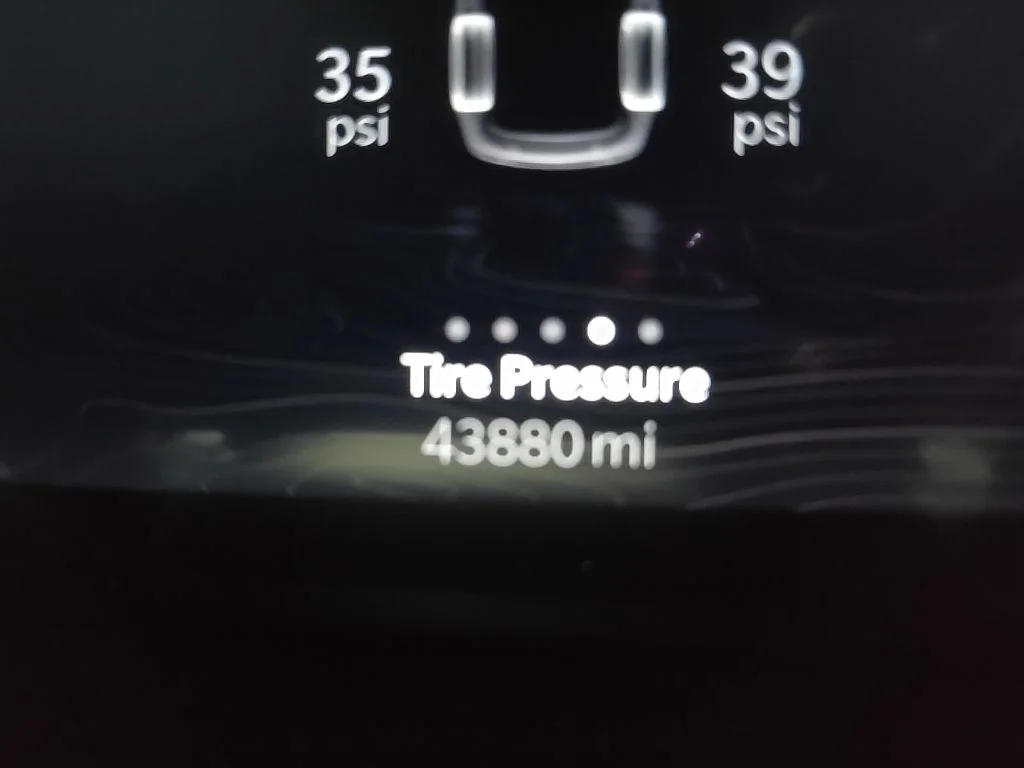 Used 2024 Black Jeep Altitude image 23