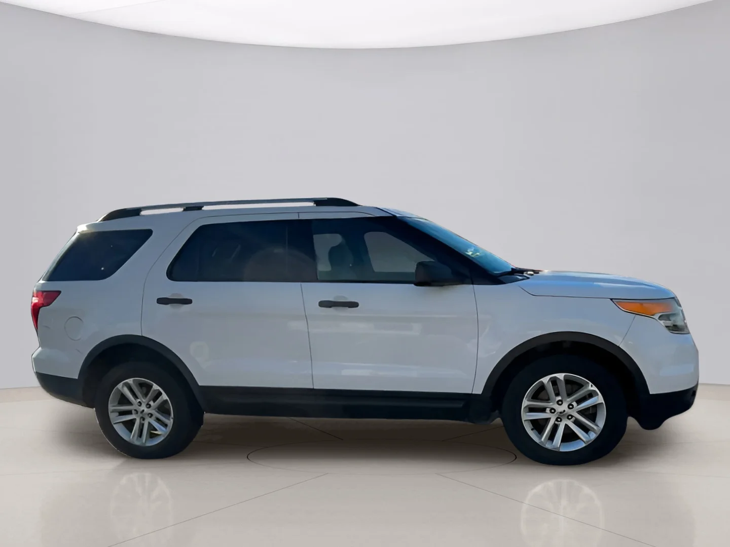 Used 2015 White Ford 4WD image 9