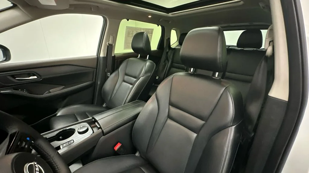 Used 2023 White Nissan SV image 9