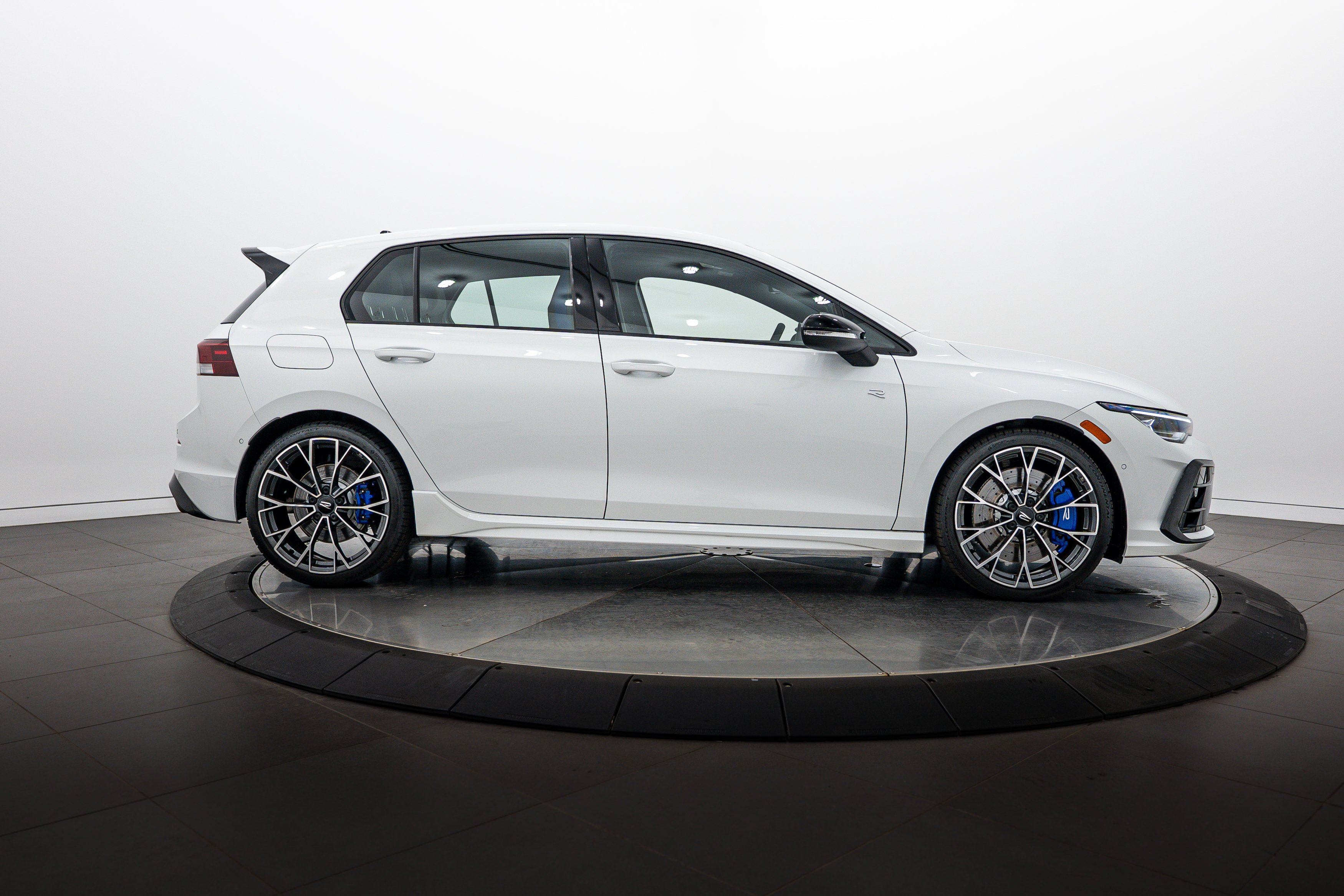 Used 2025 Pure White Volkswagen  image 3
