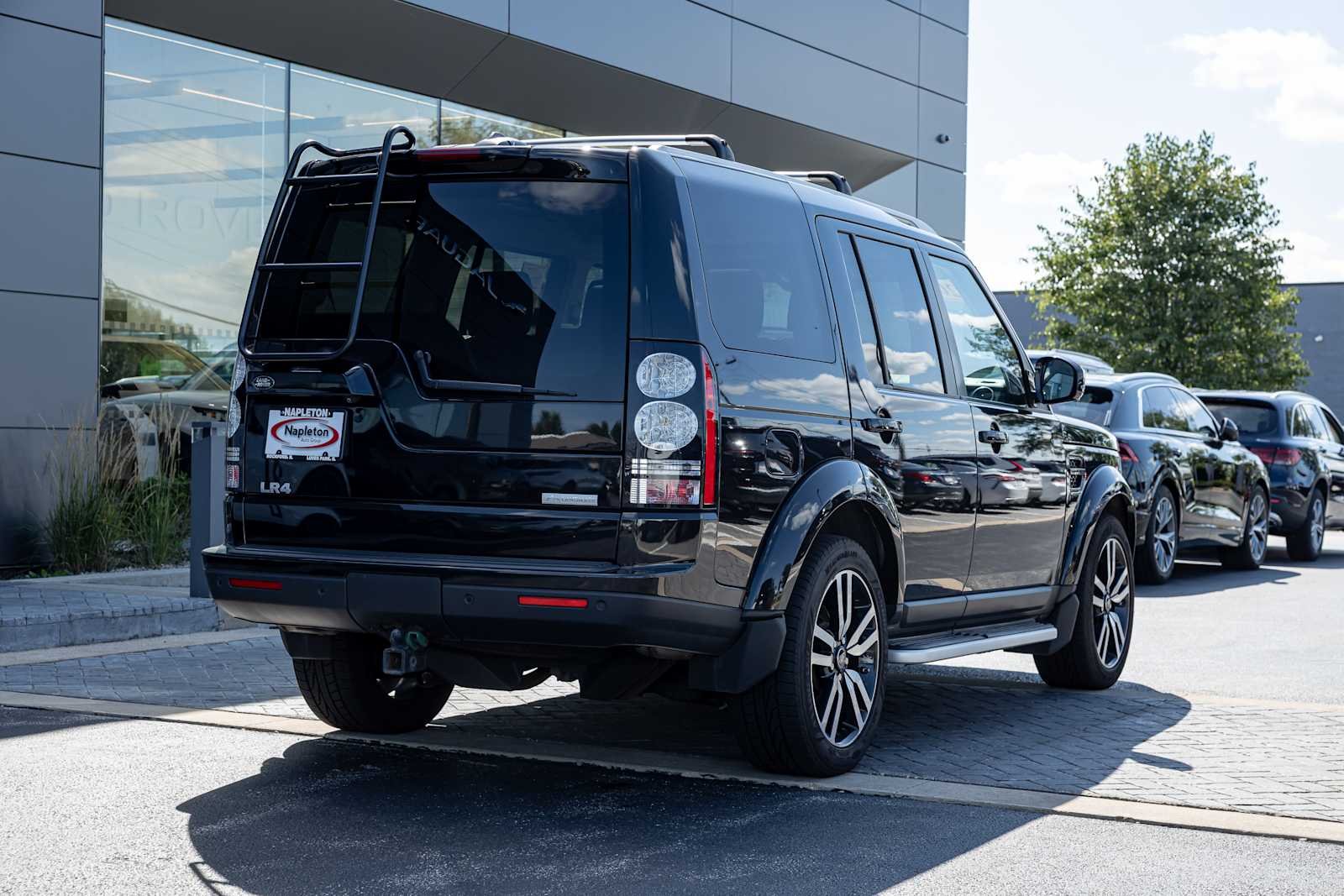 Used 2016 Santorini Black Metallic Land Rover HSE LUX Landmark Edition image 7