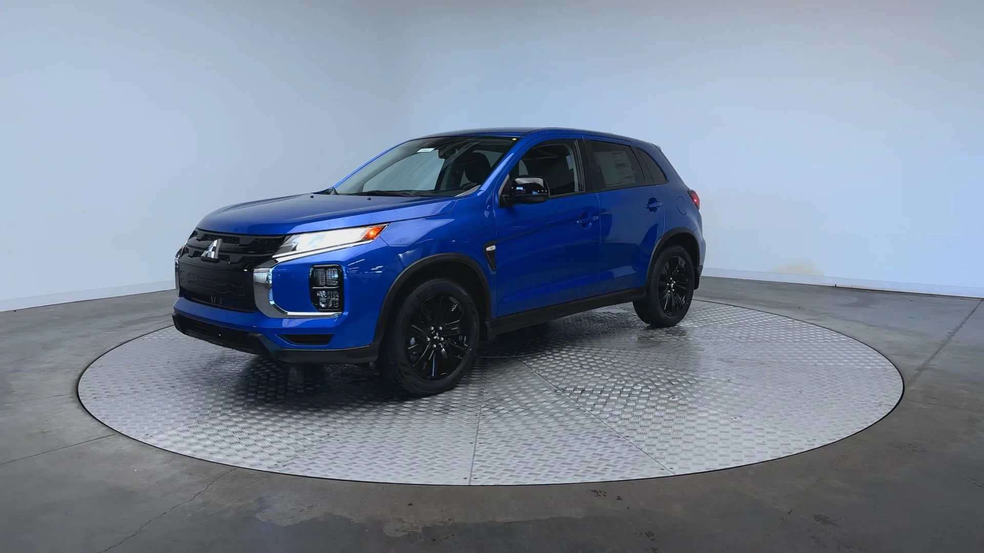 New 2026 Octane Blue Metallic Mitsubishi LE image 4