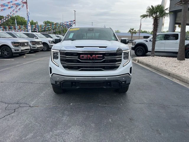 Used 2024 White GMC SLT image 35