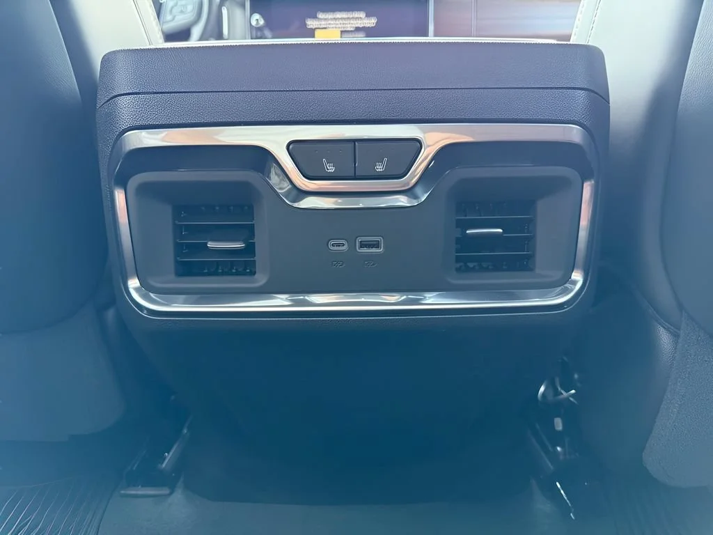 New 2026 Glacier White Tricoat GMC Denali Ultimate image 31