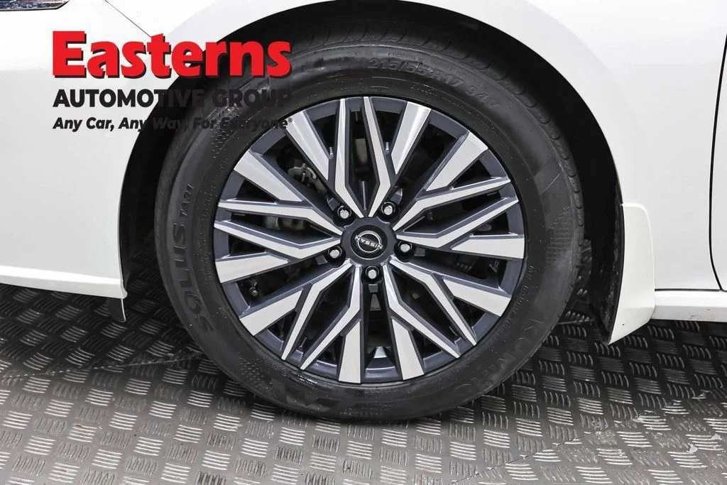 Used 2024 White Nissan 2.5 SV image 34