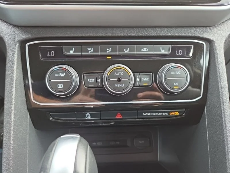 Used 2023  Volkswagen 3.6L V6 SE w/Technology image 37