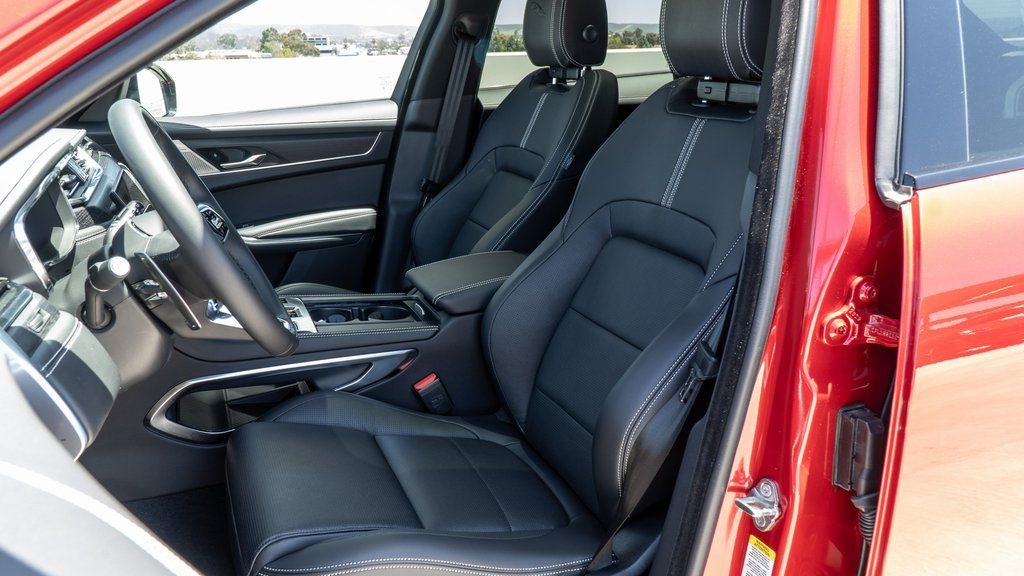 Used 2025 Red Jaguar P250 R-Dynamic S image 16