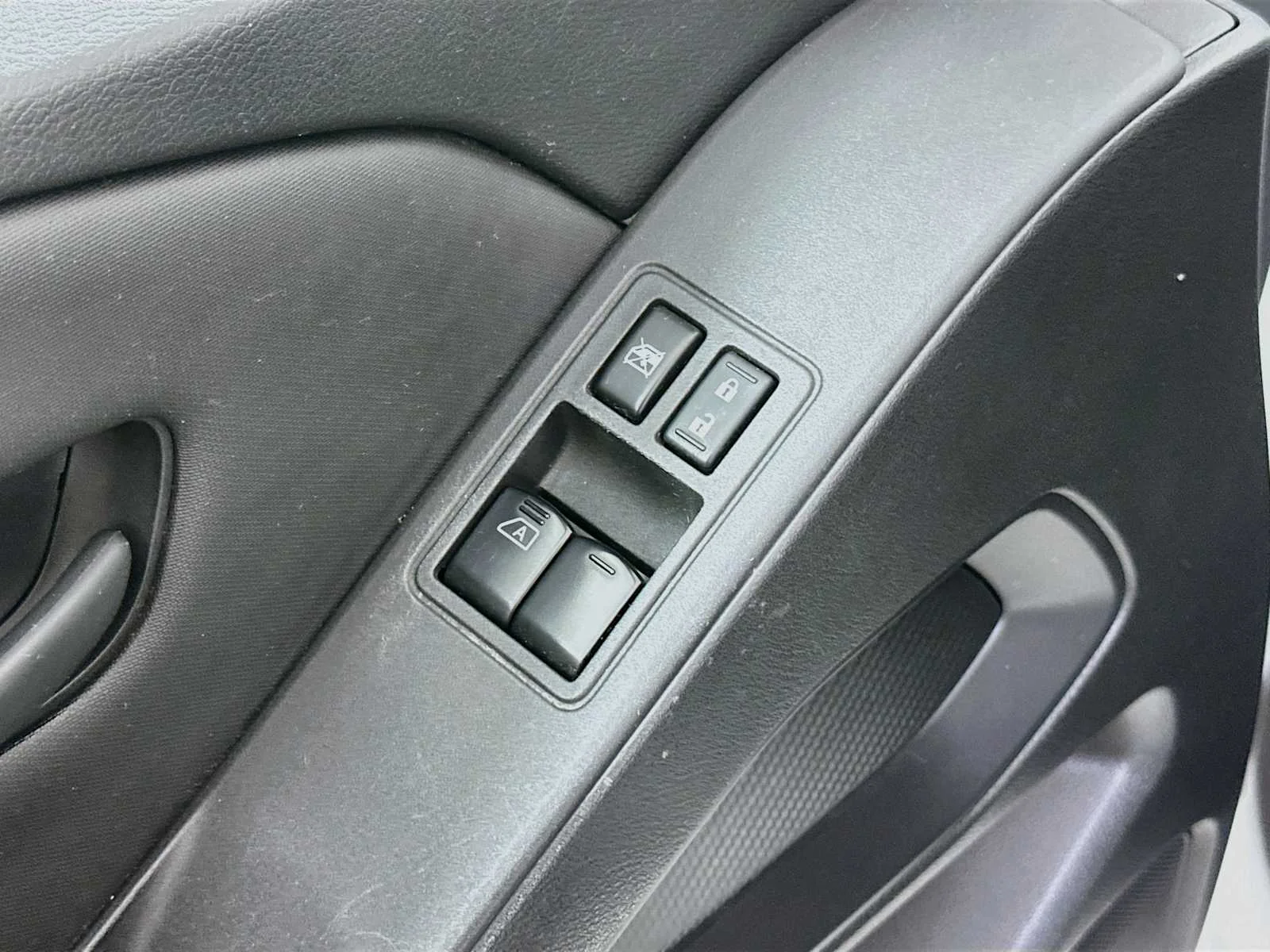 Used 2022 Glacier White Nissan S image 15
