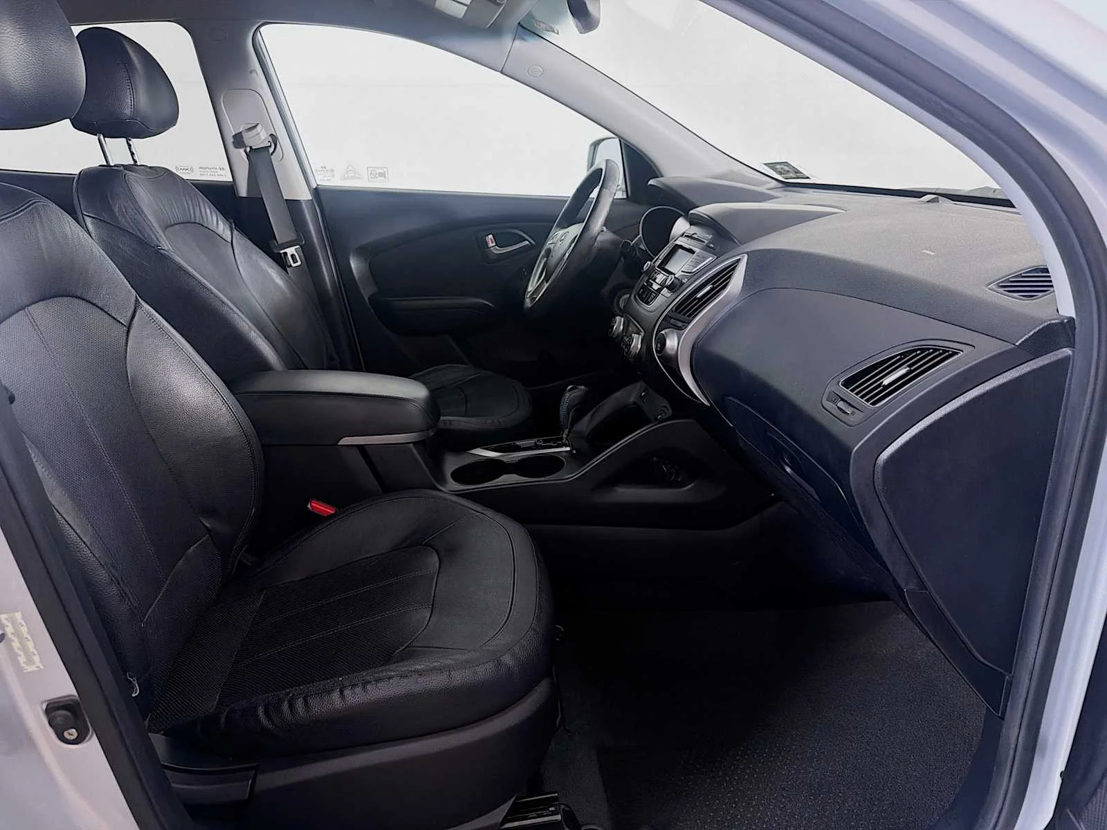 Used 2012 Diamond Silver Hyundai Limited PZEV image 22