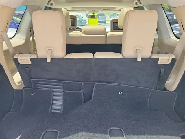 Used 2019 White Nissan Platinum image 8