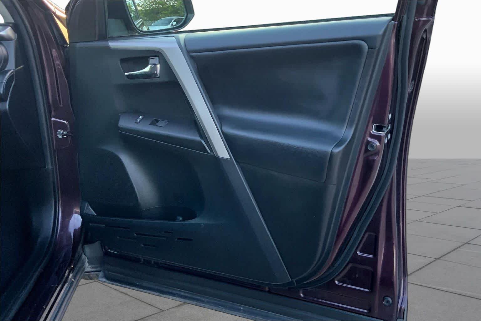 Used 2018 Black Currant Metallic Toyota XLE image 22