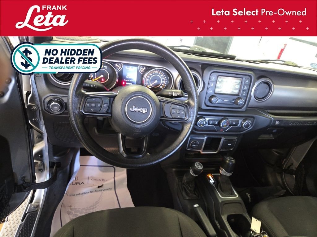 Used 2018 Billet Silver Metallic Clearcoat Jeep  image 18