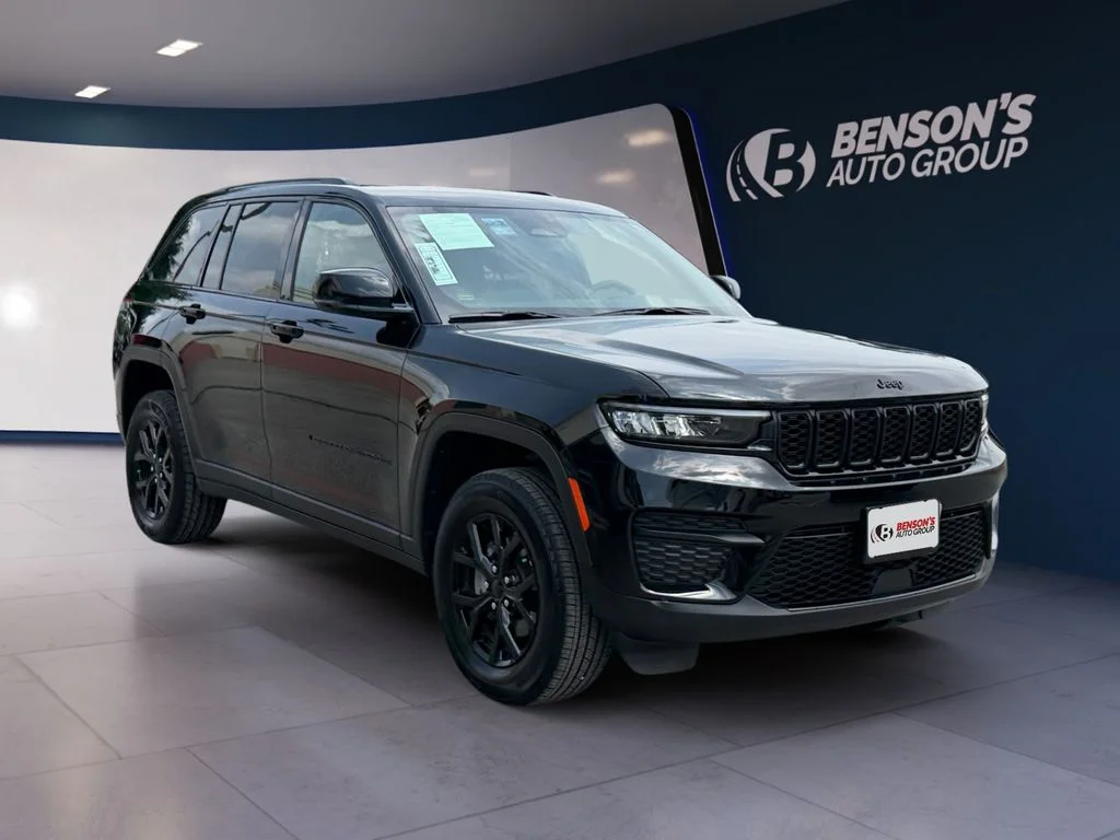 Used 2025 Black Jeep Altitude image 7