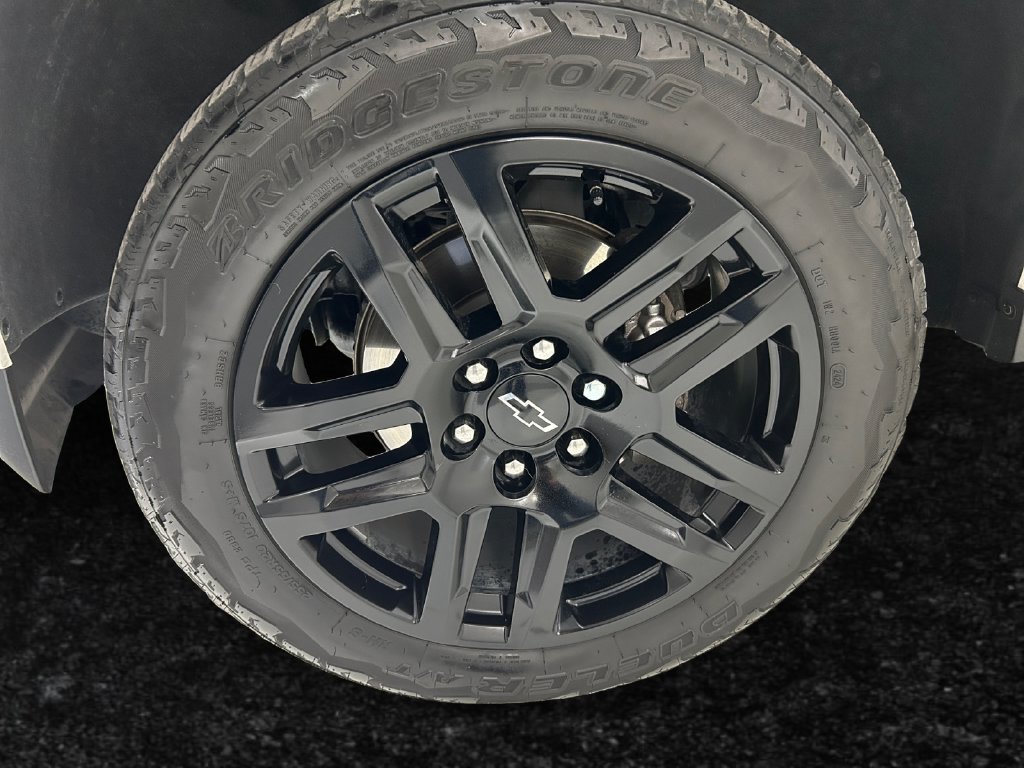 Used 2024 White Chevrolet Z71 image 23