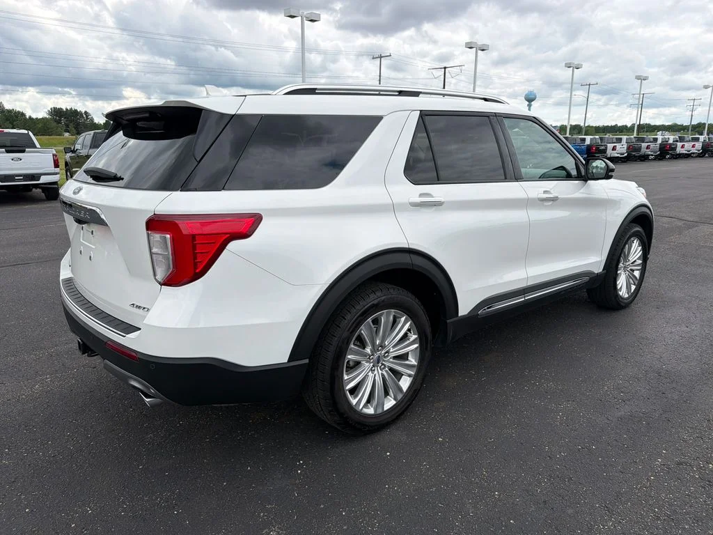 Used 2023 White Ford Limited image 5