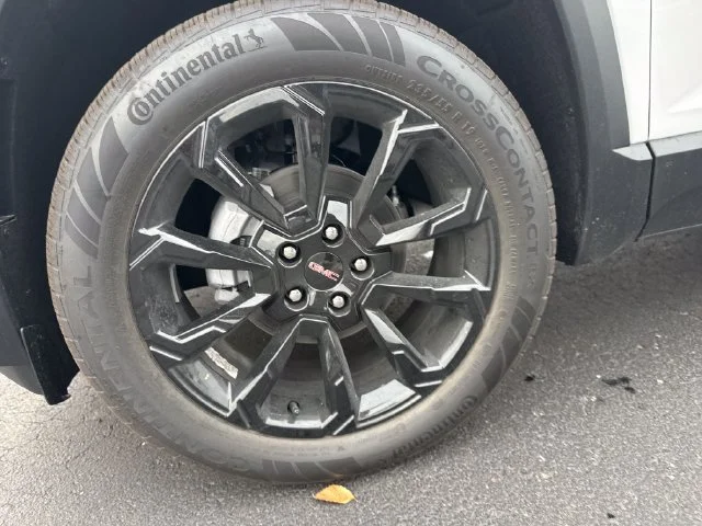 New 2027 Summit White GMC Elevation image 30