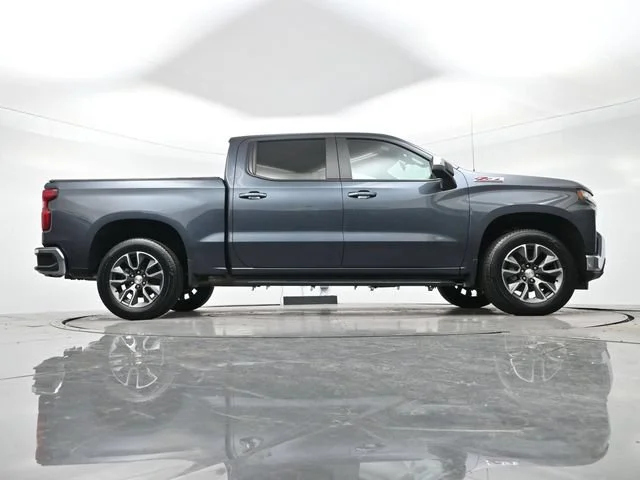 Used 2019 SHADOW GRAY METALLIC Chevrolet LT image 28