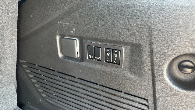 Used 2023 White GMC Denali image 35