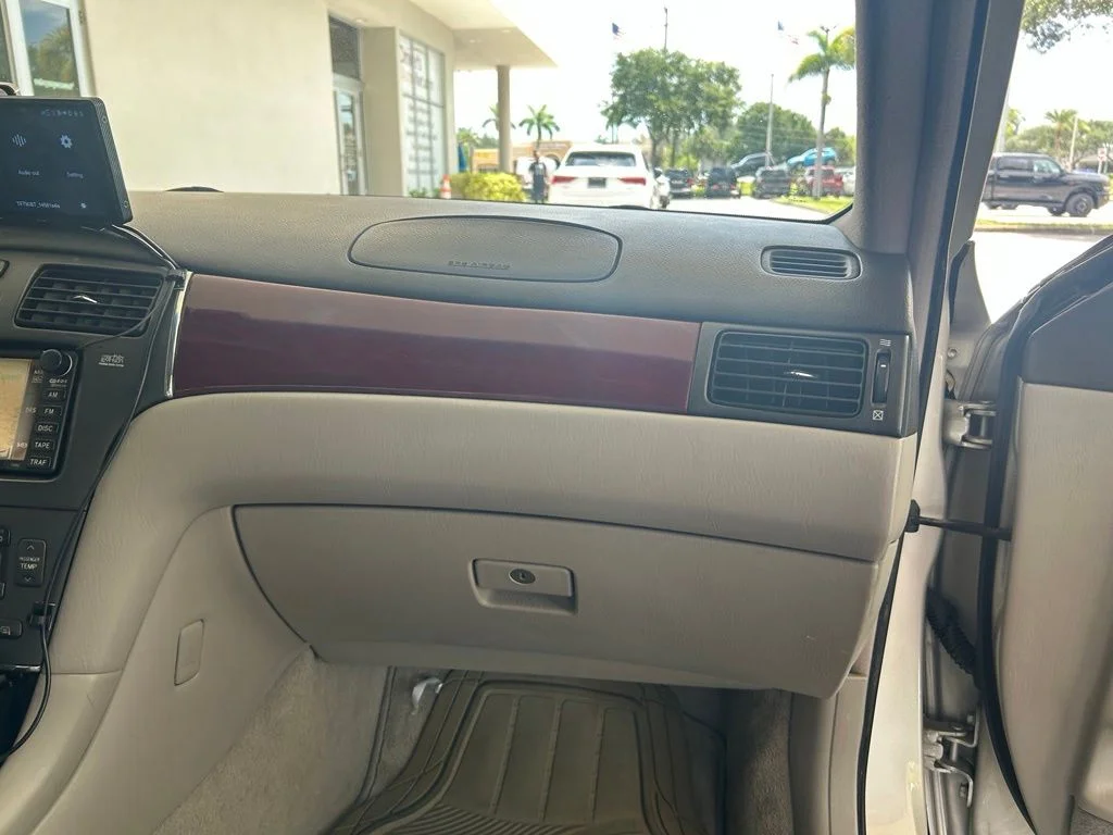 Used 2002  Lexus 300 image 24