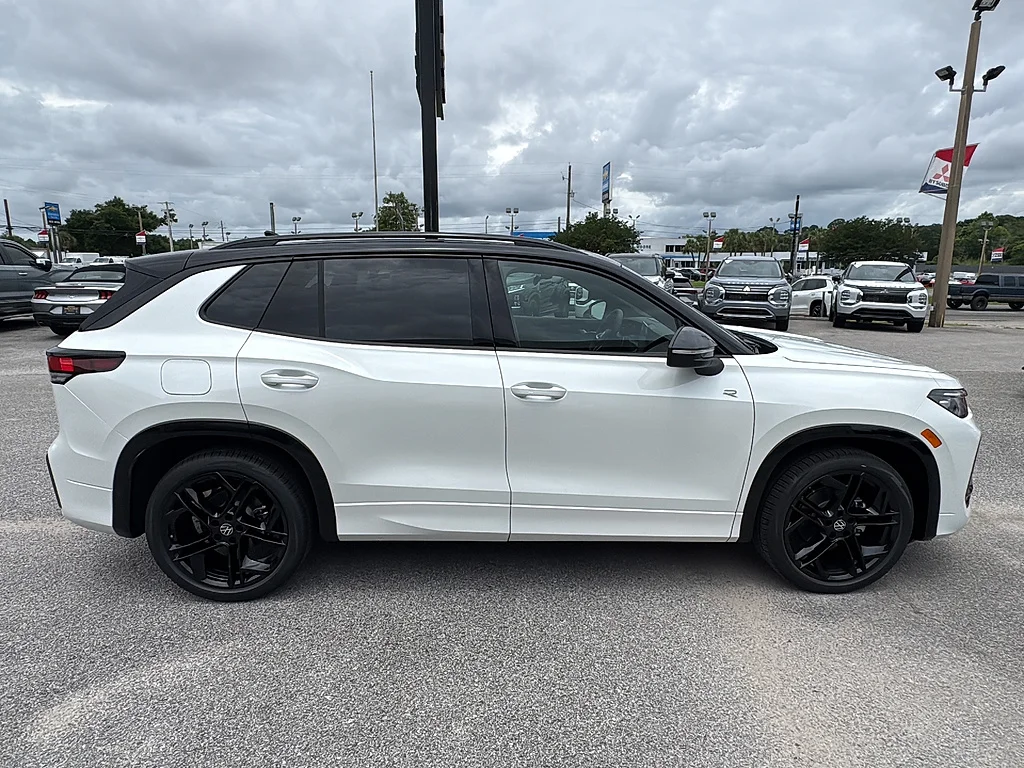 New 2026 Opal White w/ Deep Black Roof Volkswagen SE R-Line Black FWD image 4