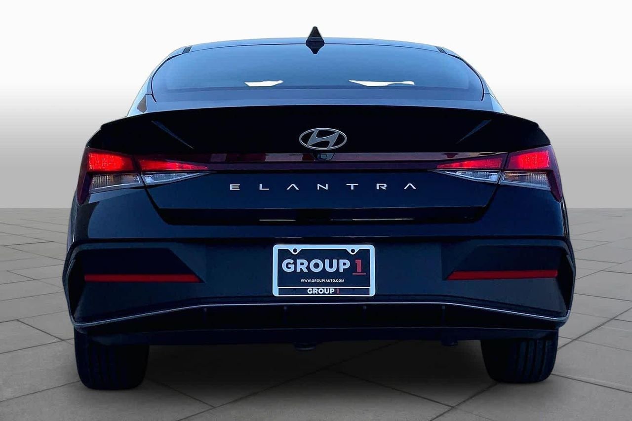 New 2026 Abyss Black Hyundai SEL Sport Plus image 4