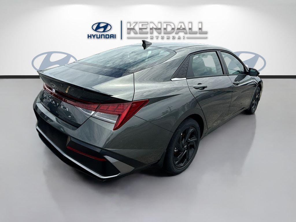 New 2026 Amazon Gray Hyundai SEL Sport Premium image 6