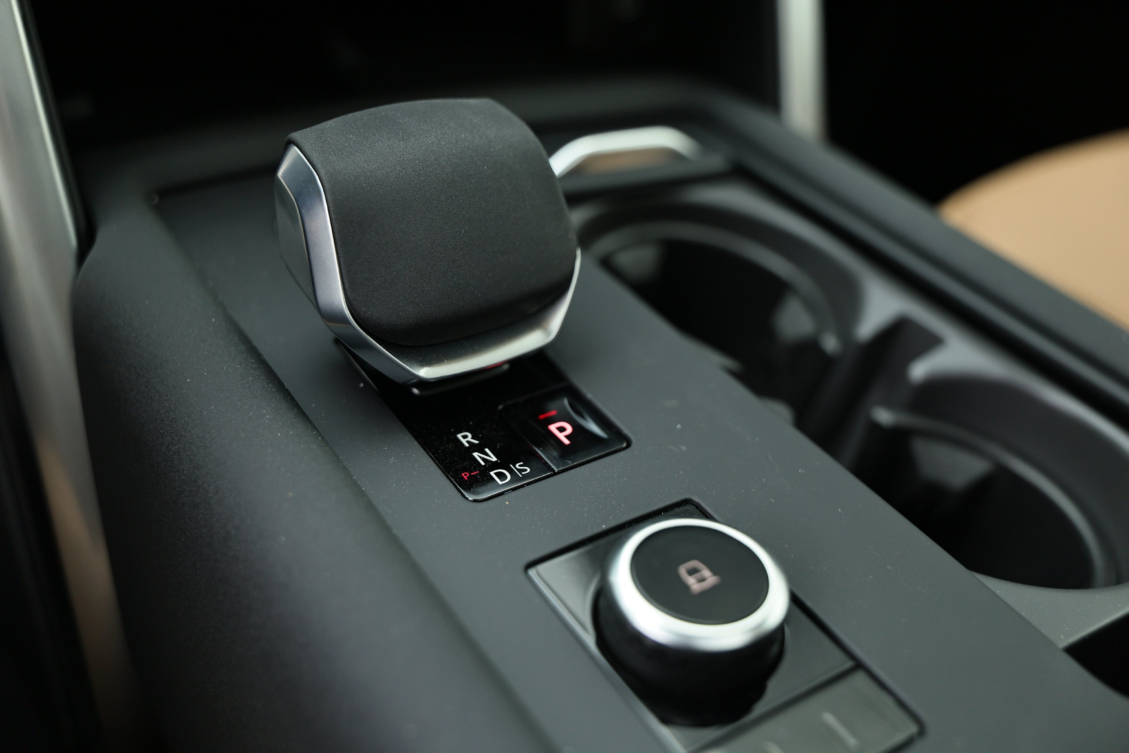 2026 Land Rover Discovery Tempest Edition - Photo 57