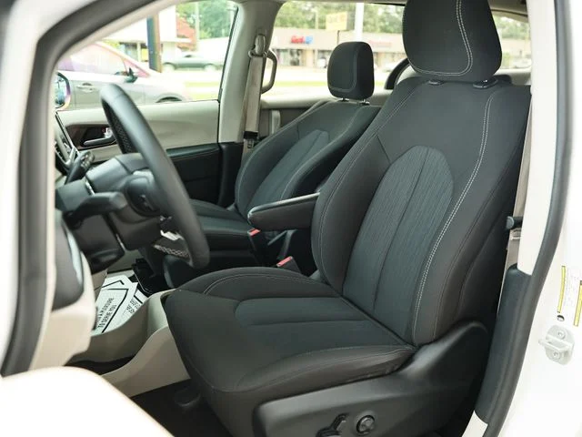 Used 2024 Bright White Clearcoat Chrysler LX image 19