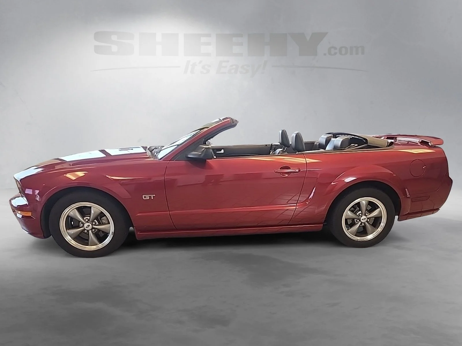 Used 2005 Red Ford GT Deluxe image 13