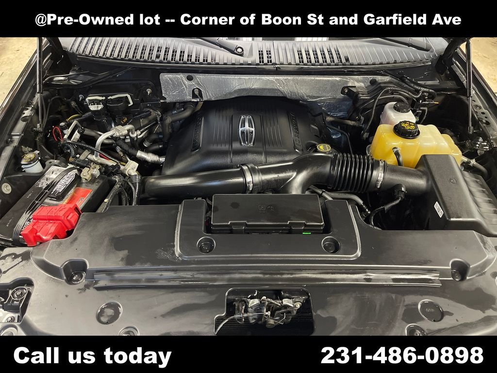 Used 2015 Black Lincoln Base image 3