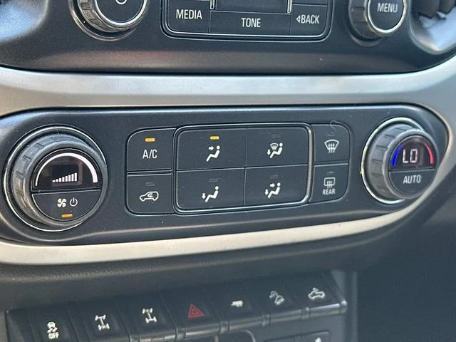 Used 2018 White Chevrolet ZR2 image 27