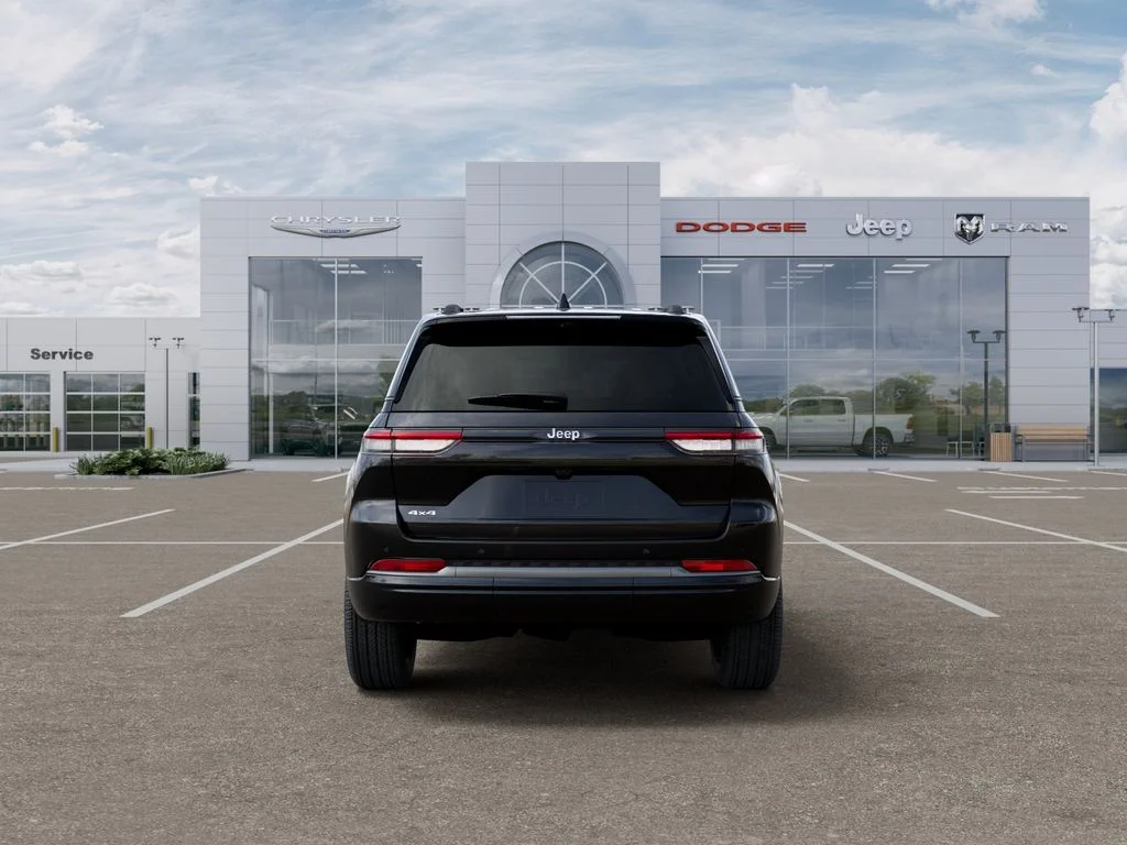 New 2026 Diamond Black Crystal Pearl-Coat Exterior Paint Jeep Limited Reserve image 8