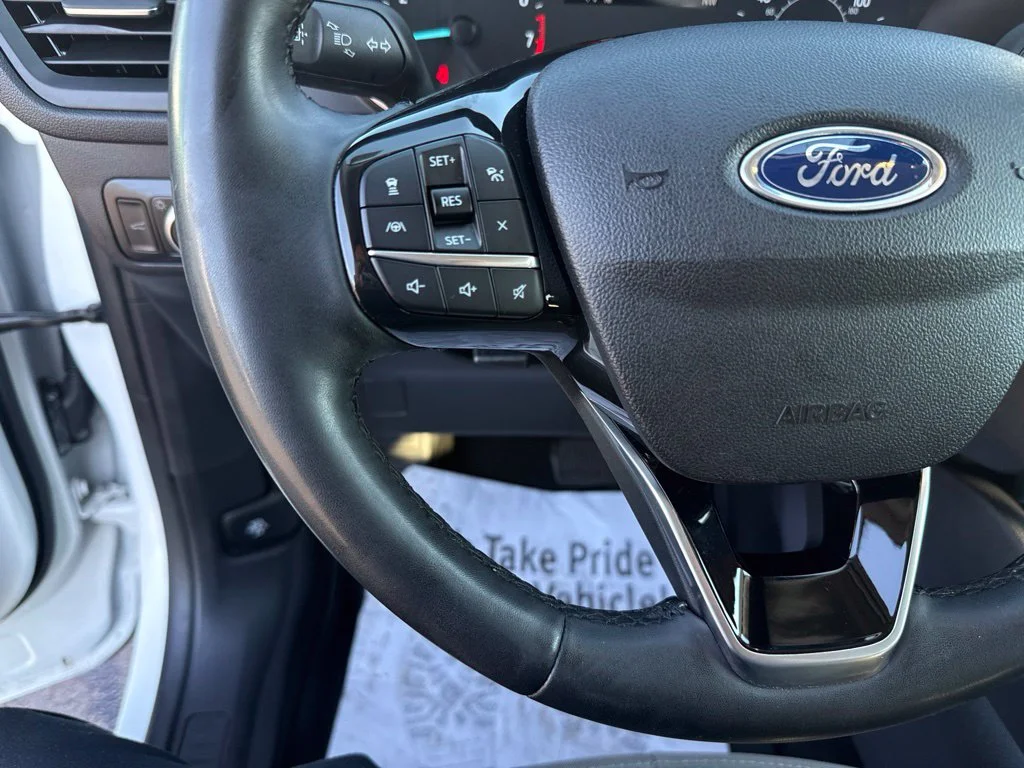 Certified Used 2022 White Metallic Ford SE image 27