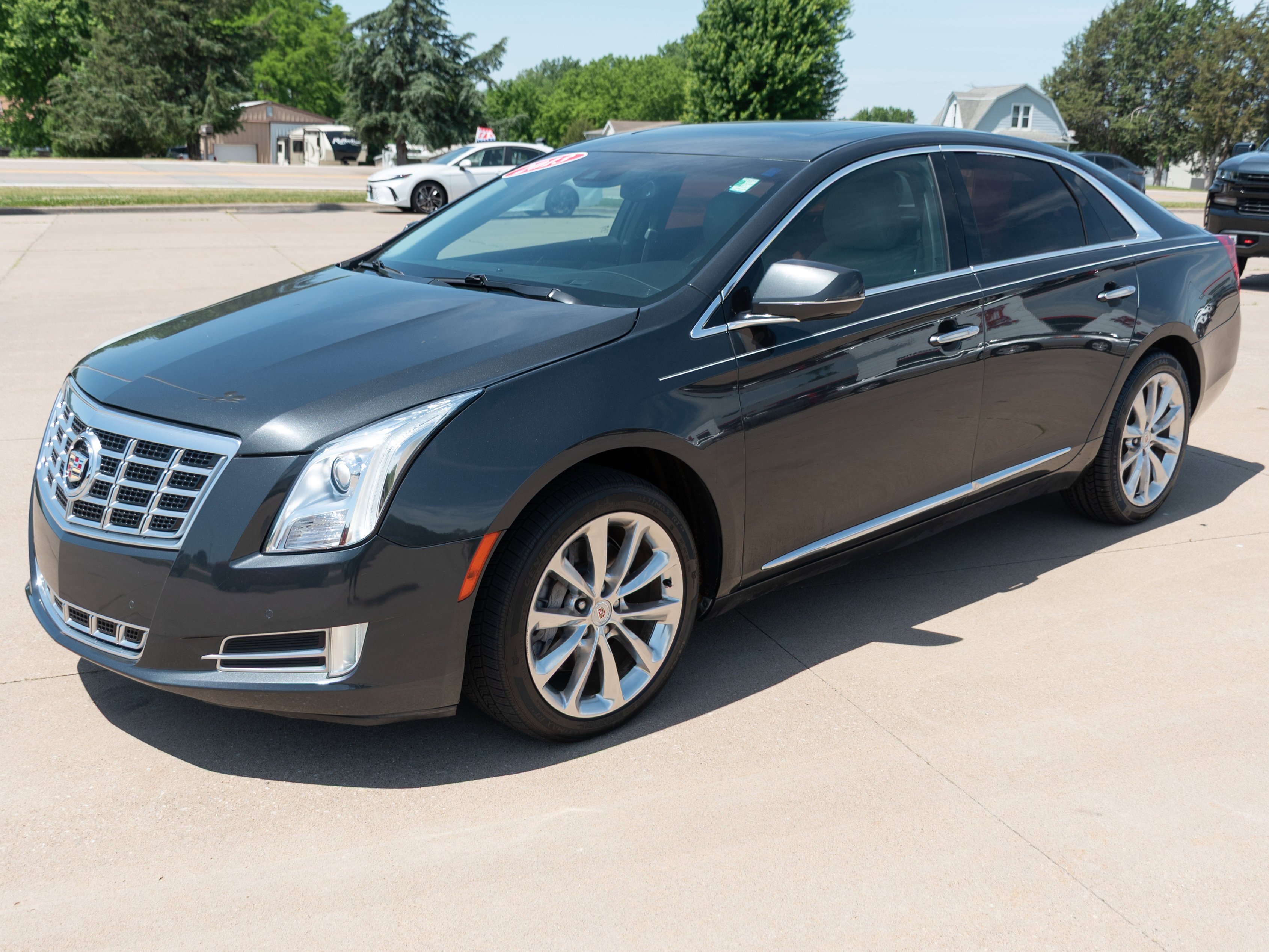 Used 2013 Graphite Metallic Cadillac Luxury image 5