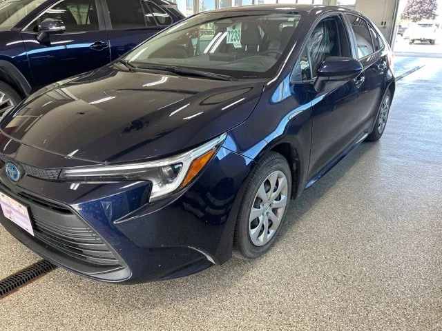 Used 2025  Toyota LE image 1