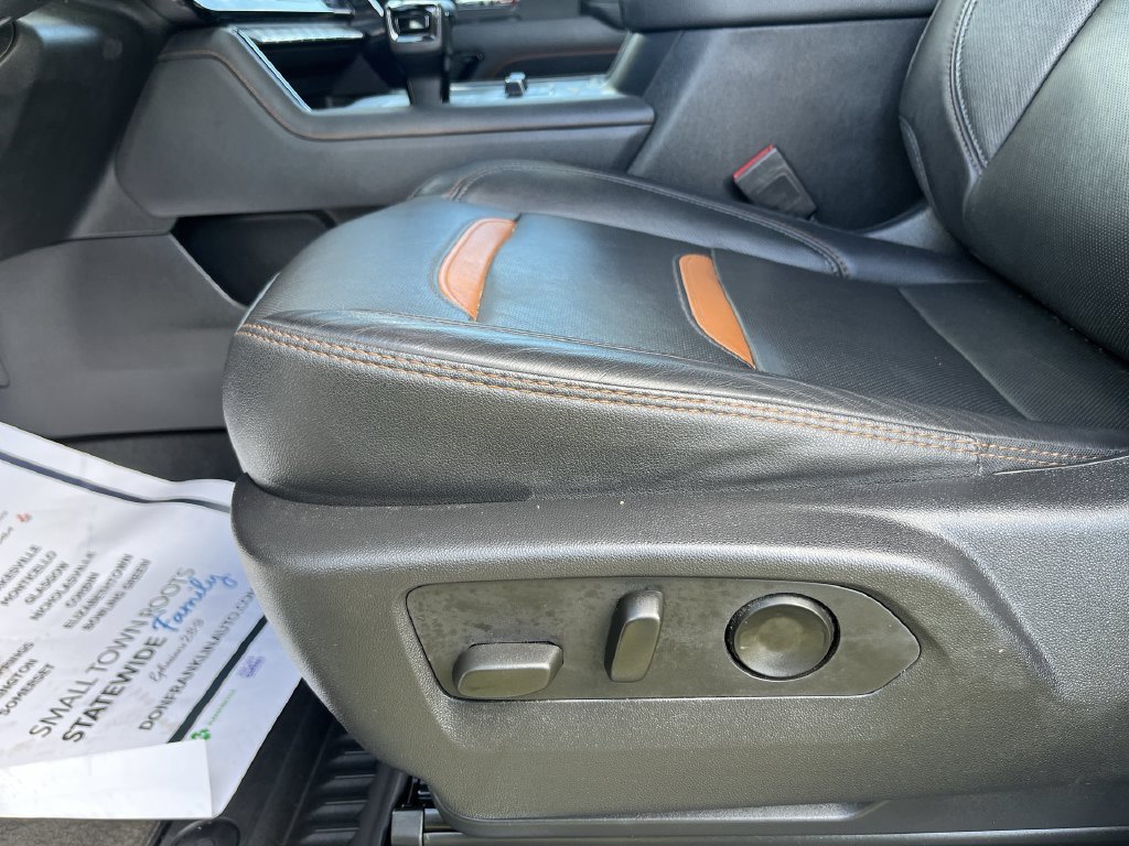 Used 2023 White GMC AT4 image 18