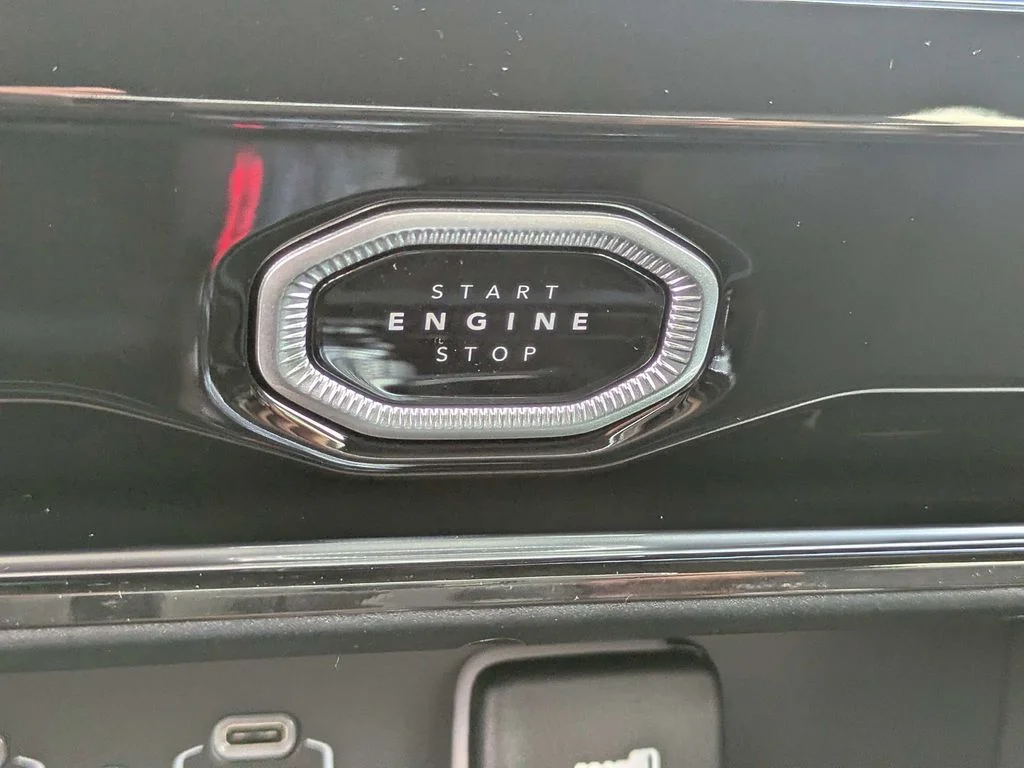 New 2027 High-Gloss Black Paint Jeep  image 31