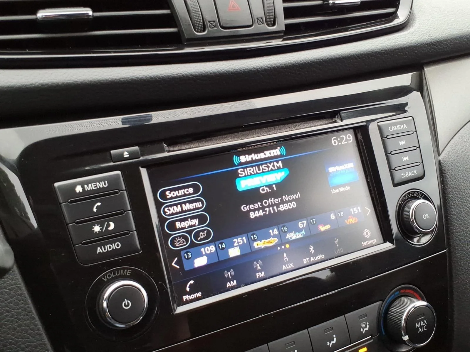 Used 2019 Scarlet Ember Tintcoat Nissan S image 15